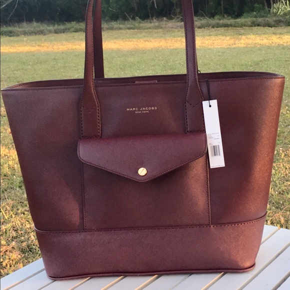 Marc Jacobs Handbags - Marc Jacobs NWT Saffiano Leather Tote. Final Price